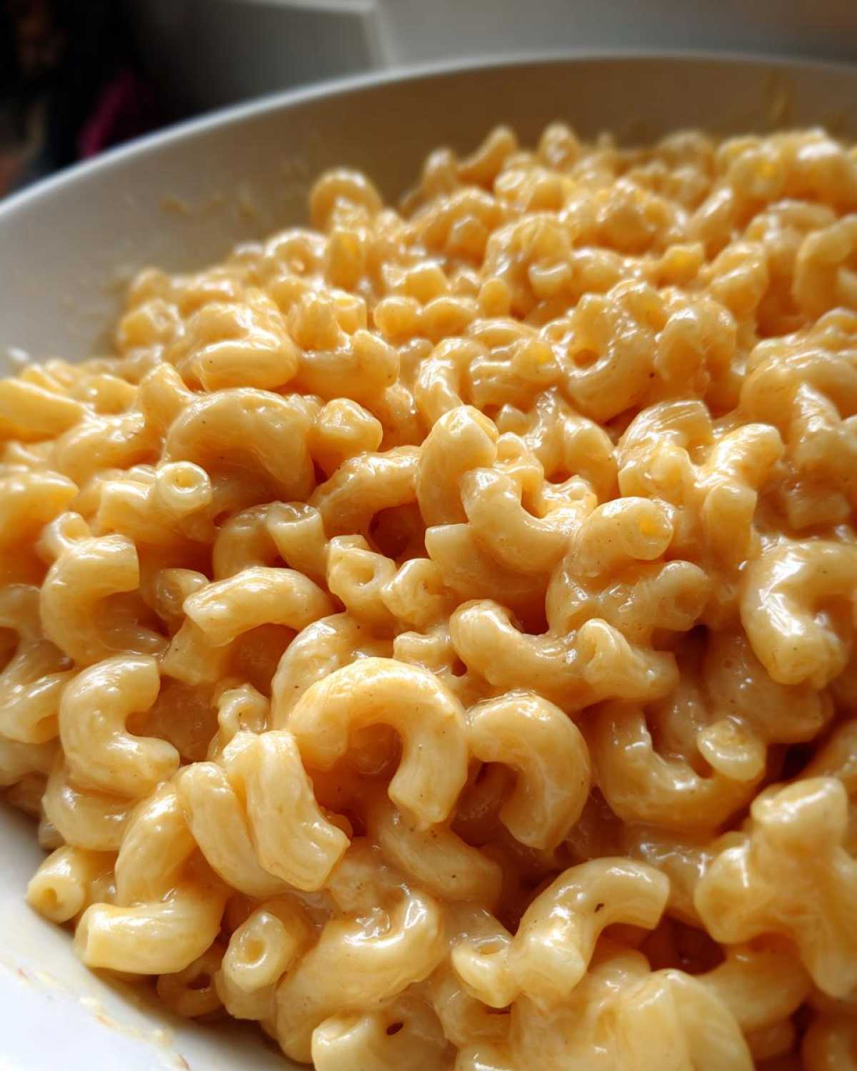 Zdjęcie z bliska makaronu z serem, idealne danie comfort food. Makaron z serem.