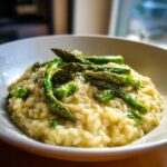 Kremowe risotto ze szparagami i dojrzewającym parmezanem - Tasty