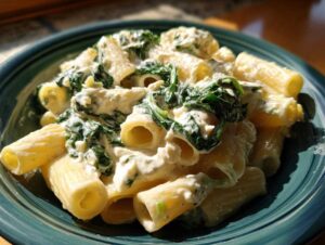 Kremowy makaron ze szpinakiem i serem feta - Featured