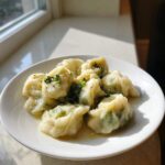 Tradycyjne pierogi lepione z botwinką i słonym kozim serem - Tasty