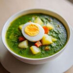 Zupa ze świeżego szczawiu z jajkiem na twardo - Tasty